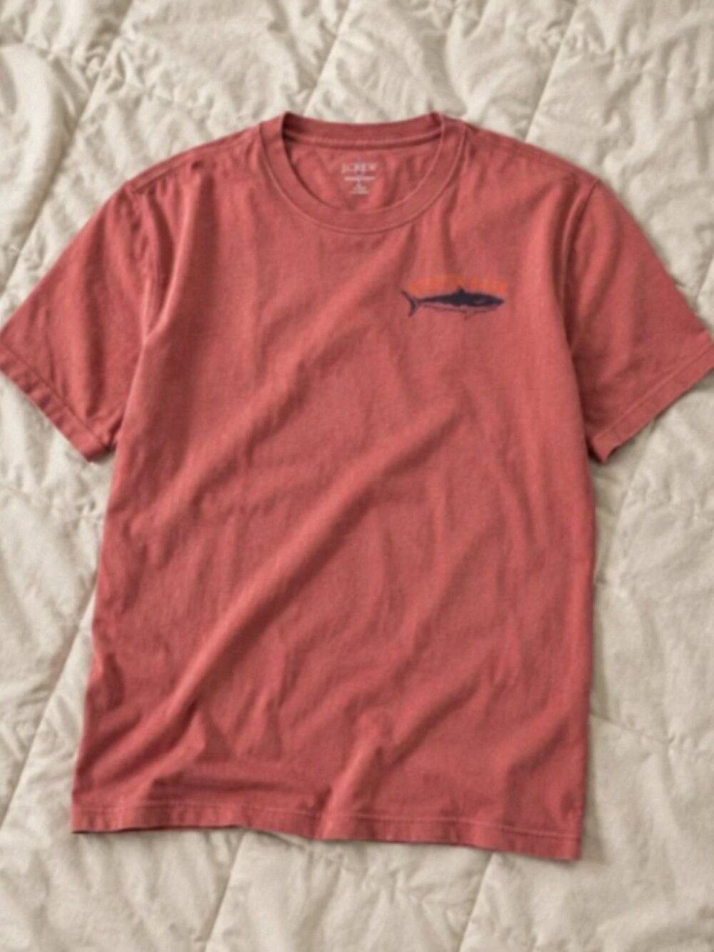 Red short-sleeved T-shirt